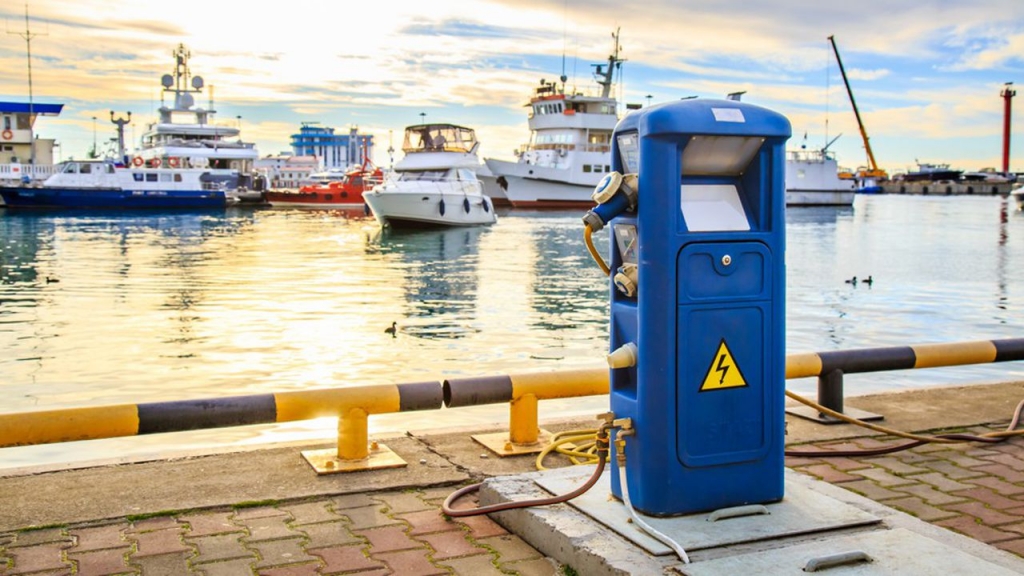 La filière milite pour qu'au moins 1% des postes à quai soient réservés des navires électriques. Ce qui représenterait de l'ordre de 2000 places (Photo Shutterstock)