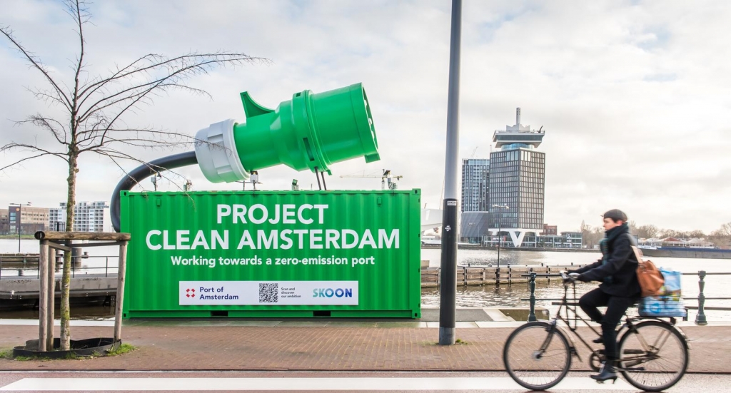 Amsterdam : une borne de recharge mobile pour les bateaux électriques (Photo D.R.)
