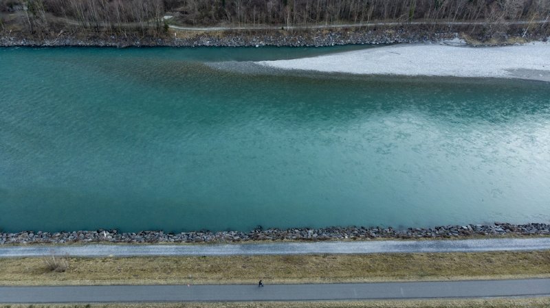 La qualité de l'eau d'un fleuve comme le Rhin peut être impacté par un seul site industriel. (KEYSTONE ILLUSTRATION)
