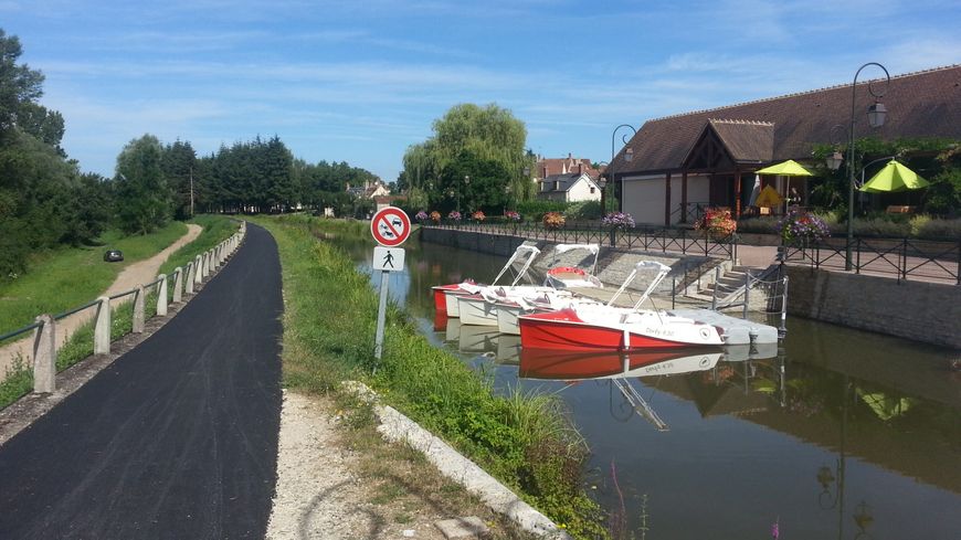 Le canal de Berry à vélo (les aménagements à Drevant, près de St-Amand-Montrond (Photo Radio France - Michel Benoit)