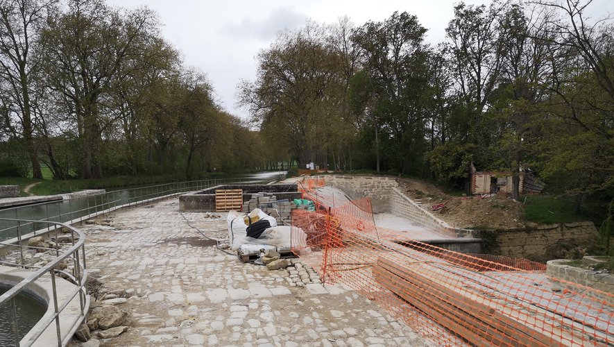 Le sol de l’aqueduc des voûtes en cours de restauration avec un mortier dit "romain". (Photo DDM L. Gales)
