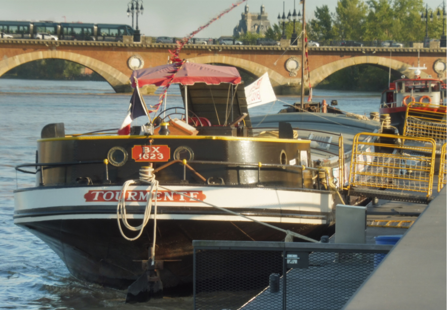 La péniche "Tourmente" de Jean-Marc Samuel navigue depuis 2012 entre Sète et Bordeaux avec l’association Vivre le Canal. (Photo D.R.)