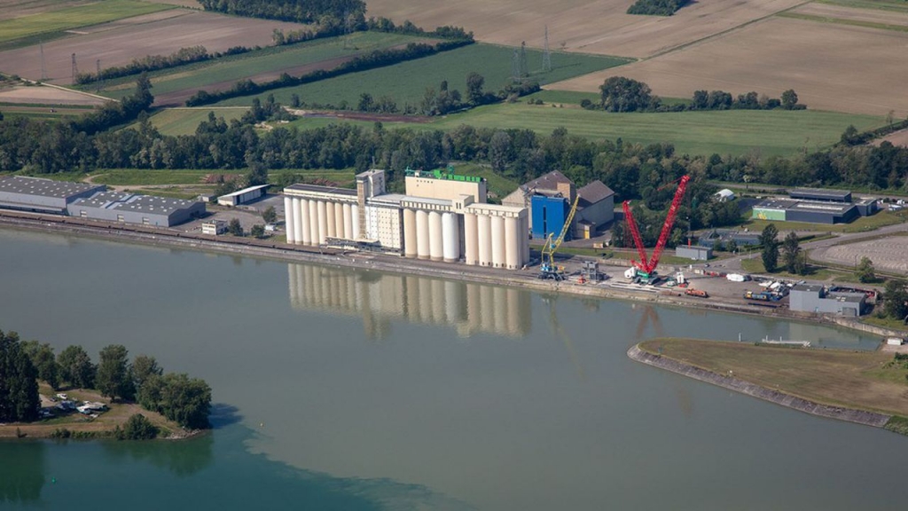 Le port rhénan va gagner 25 hectares sur la future zone industrielle d'Ecorhéna. (Photo Pays Rhin Brisach)