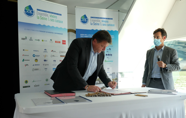 Les entreprises des berges parisiennes signent une nouvelle charte d’amélioration des ports (Photo D.R.)