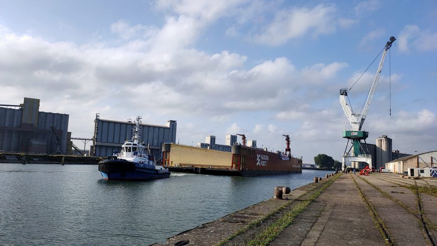 Le nouveau dock flottant du port de Rouen mesure 180 m de long, sur 37 de large. (Photo Radio France - Pierre-Antoine Lefort)