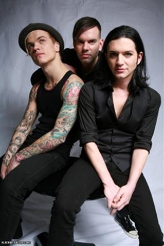 Le groupe Placebo, porté par le charismatique chanteur Brian Molko (au premier plan). Photo le blog de gemma. 