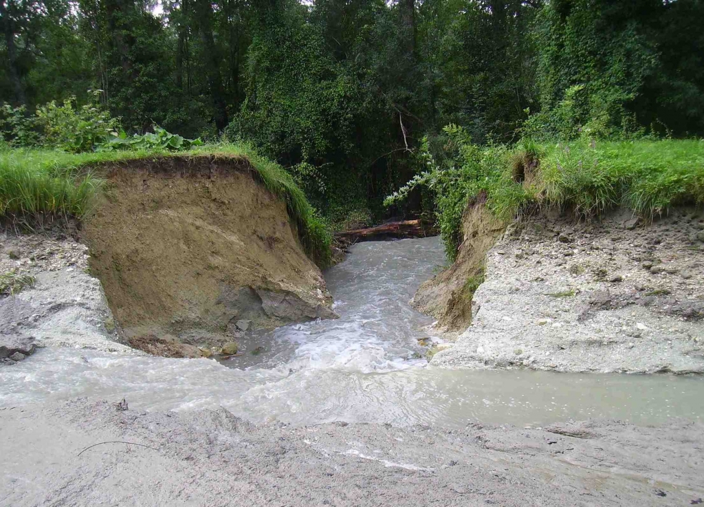 Effondrement de berge sur le canal de Berry (Photo SCB)