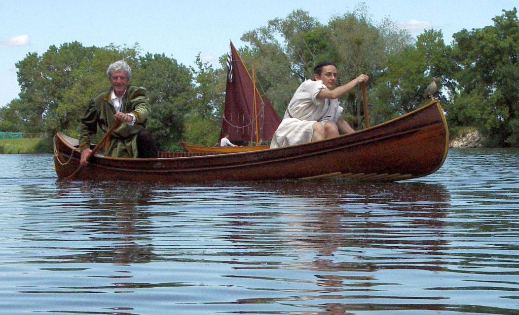 François en canoë avec sa fille Annouch, en juin 2009, lors de la fête de la mise à l'eau du Scute à Savonnières (Photo Charles Berg)