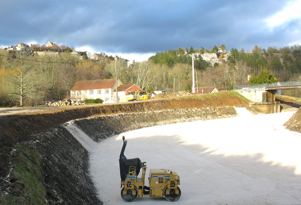 PK141.5 - Cuvelage du bief du Parc - Mailly-le-Château (Photo Ph Bénard)