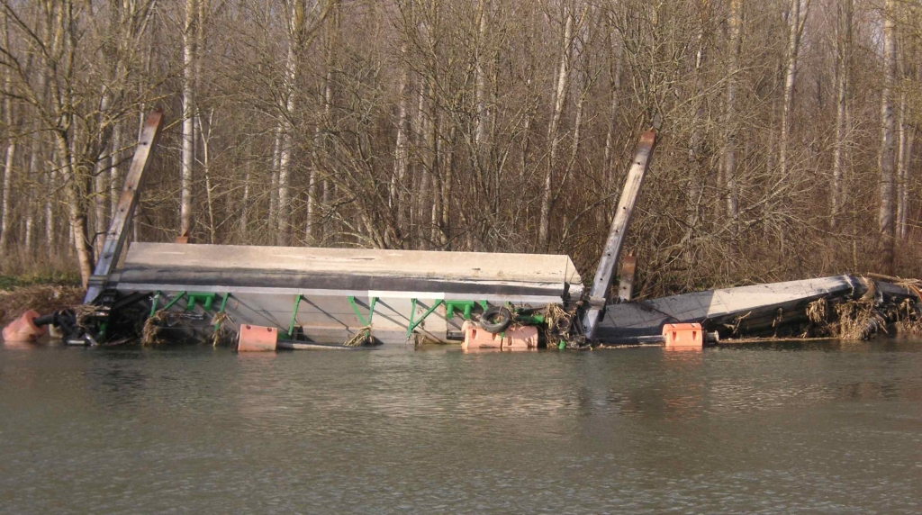 La "suceuse" de Charente renversée à Graves (Photo DR)