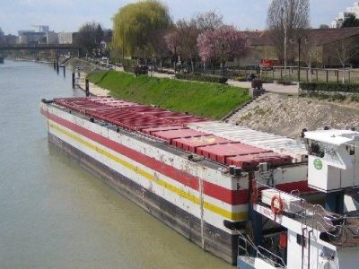 Barges de 39M X 7M42 ideal projet commercial / loft / Ponton ou Dock flottant