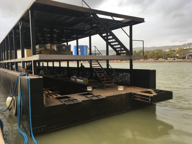 Barges de 39M X 7M42 ideal projet commercial / loft / Ponton ou Dock flottant